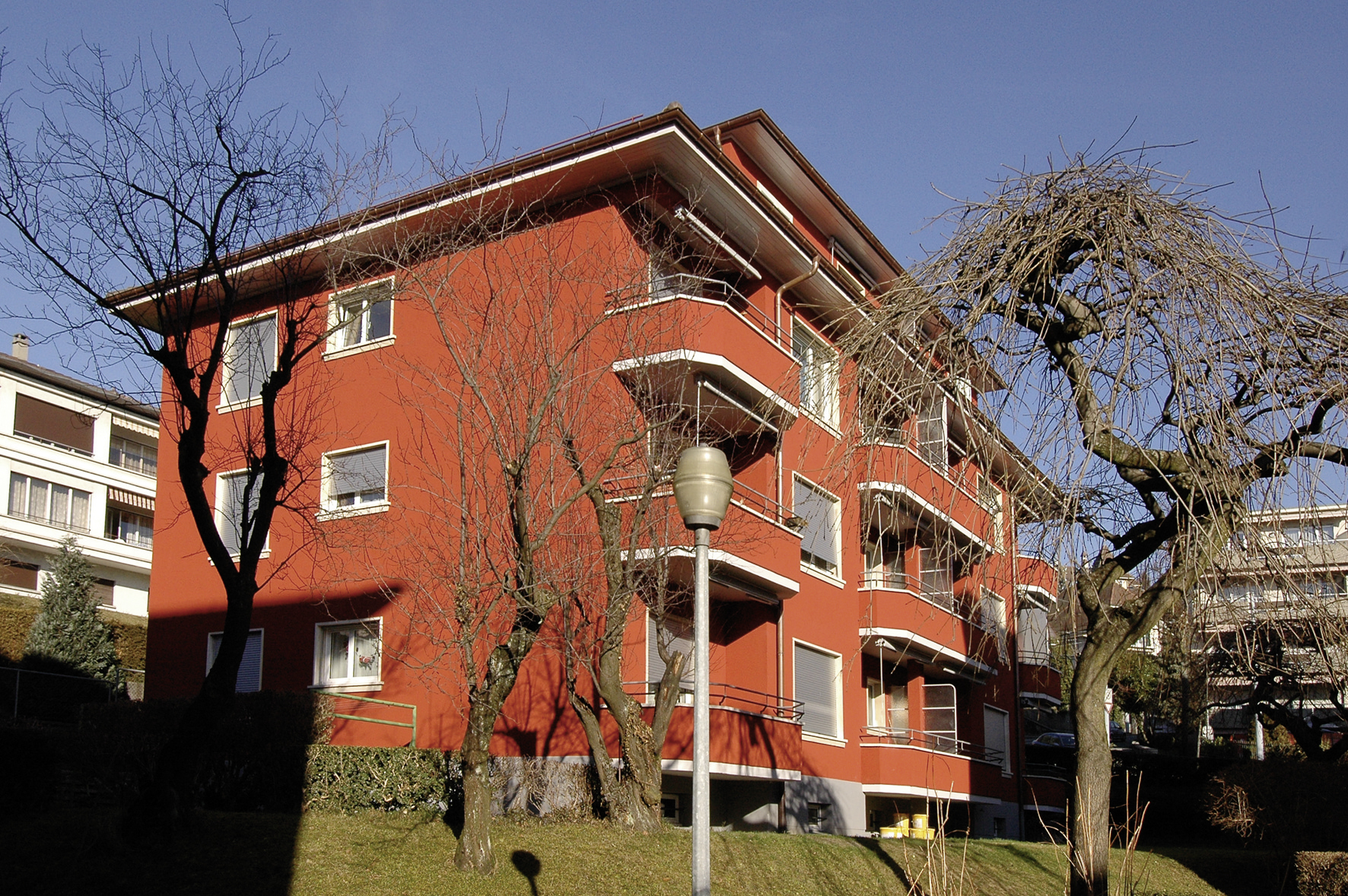Immeuble Marc-Dufour vu depuis le parc arboré